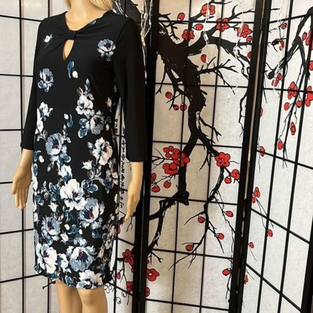 WHITE House Black Market - Black N Blue Floral Midi Dress. NWT Size XS.